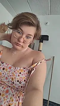 Snapshot of HunnyyLove chatting on 7, 2, 2026 HunnyyLove online show from 7, 2, 2026