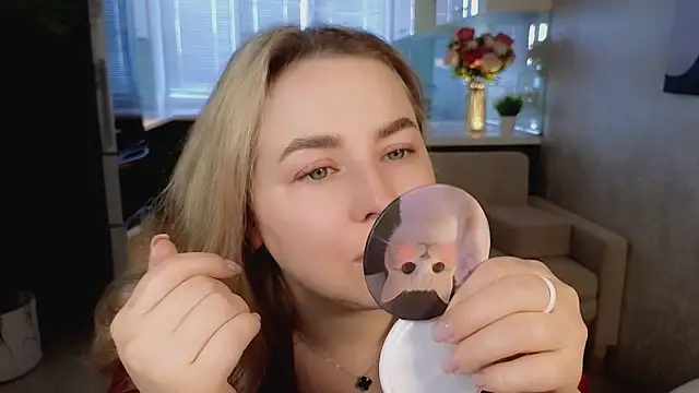 Snapshot of Mira_Mermayd chatting on 9, 4, 2026 Mira Mermayd online show from 9, 4, 2026