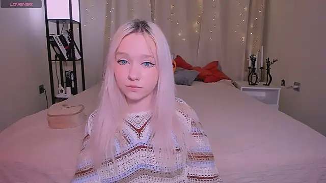 Snapshot of IrmaBell chatting on 13, 12, 2024 IrmaBell online show from 13, 12, 2024