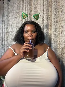 Snapshot of Michyboldy chatting on 22, 12, 2025 Michyboldy online show from 22, 12, 2025