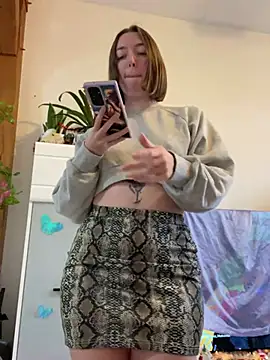 Snapshot of Daisy_Michto_Officiel chatting on 12, 12, 2024 Daisy Michto Officiel online show from 12, 12, 2024