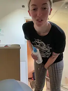 Snapshot of Daisy_Michto_Officiel chatting on 4, 2, 2025 Daisy Michto Officiel online show from 4, 2, 2025