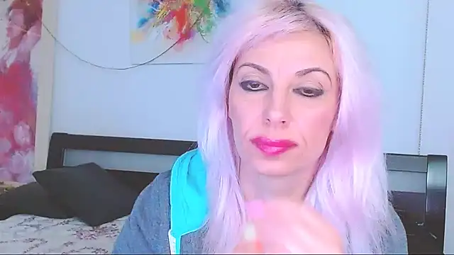 HoneyLara online show from 3, 3, 2025