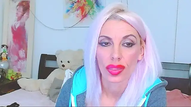 HoneyLara online show from 3, 10, 2025