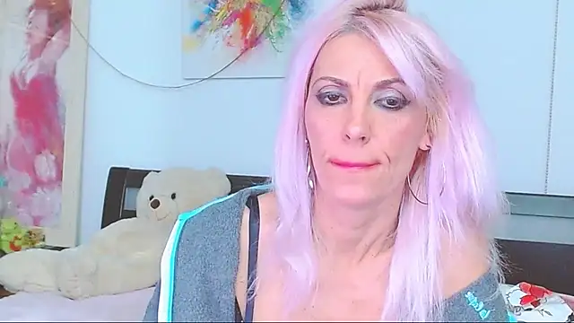 HoneyLara online show from 12, 10, 2025