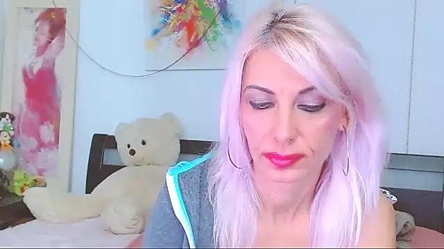 HoneyLara online show from 24, 10, 2025