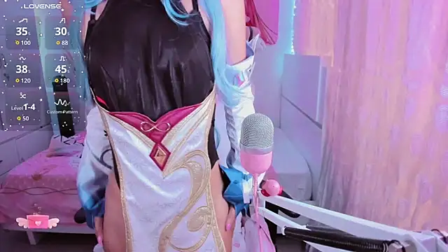 mia kawaii05 online show from 10, 11, 2025