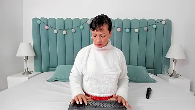 marianaaguii online show from 4, 2, 2025