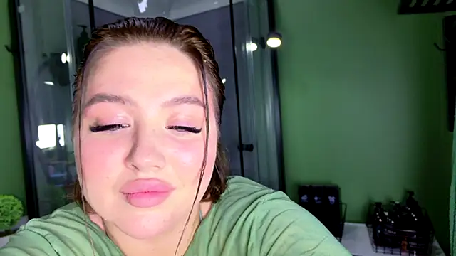 Snapshot of KylieLips chatting on 30, 5, 2026 KylieLips online show from 30, 5, 2026