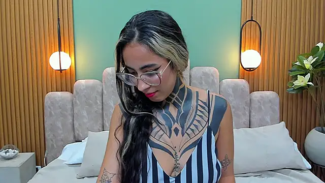 Snapshot of NicoleBlum chatting on 21, 2, 2025 NicoleBlum online show from 21, 2, 2025