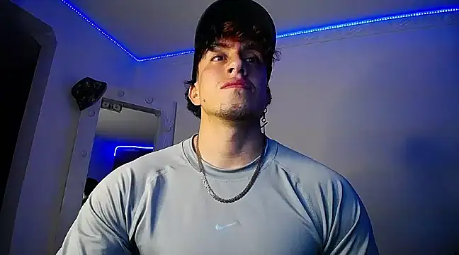 Snapshot of strongboy_ chatting on 24, 12, 2024 strongboy online show from 24, 12, 2024