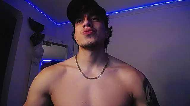 Snapshot of strongboy_ chatting on 12, 1, 2025 strongboy online show from 12, 1, 2025