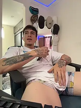 Snapshot of strongboy_ chatting on 20, 2, 2026 strongboy online show from 20, 2, 2026