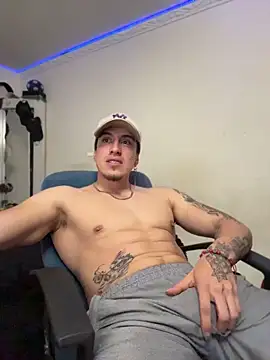 Snapshot of strongboy_ chatting on 28, 4, 2026 strongboy online show from 28, 4, 2026