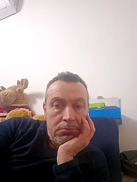 Snapshot of cazzo197 chatting on 17, 12, 2025 cazzo197 online show from 17, 12, 2025