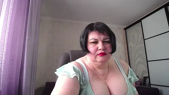 Snapshot of JuicyLady_Di chatting on 5, 2, 2025 JuicyLady Di online show from 5, 2, 2025