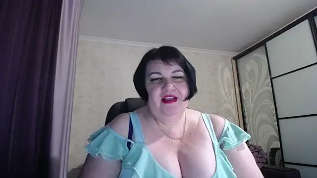 Snapshot of JuicyLady_Di chatting on 5, 2, 2025 JuicyLady Di online show from 5, 2, 2025
