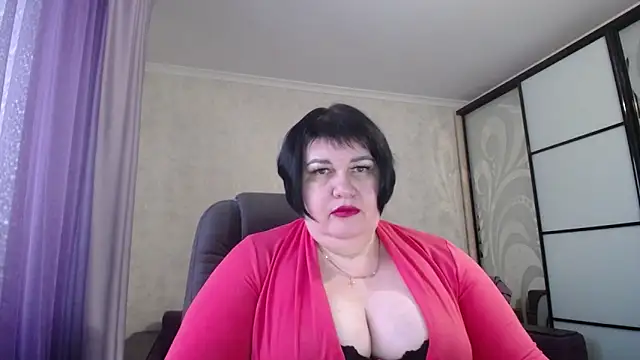 Snapshot of JuicyLady_Di chatting on 7, 2, 2025 JuicyLady Di online show from 7, 2, 2025