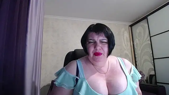 Snapshot of JuicyLady_Di chatting on 15, 2, 2025 JuicyLady Di online show from 15, 2, 2025