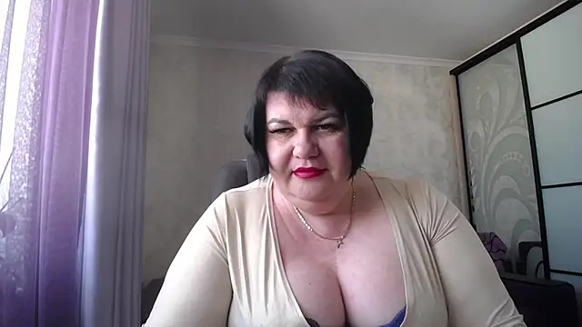 Snapshot of JuicyLady_Di chatting on 17, 2, 2025 JuicyLady Di online show from 17, 2, 2025