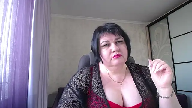 Snapshot of JuicyLady_Di chatting on 8, 3, 2025 JuicyLady Di online show from 8, 3, 2025