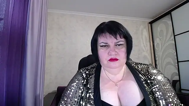 Snapshot of JuicyLady_Di chatting on 15, 10, 2025 JuicyLady Di online show from 15, 10, 2025