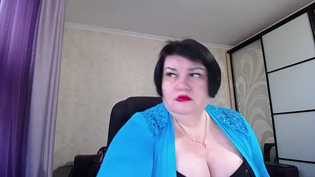 Snapshot of JuicyLady_Di chatting on 23, 10, 2025 JuicyLady Di online show from 23, 10, 2025