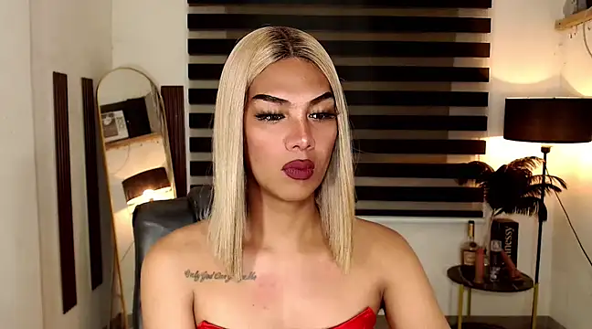 Snapshot of SarahAmber chatting on 13, 3, 2025 SarahAmber online show from 13, 3, 2025