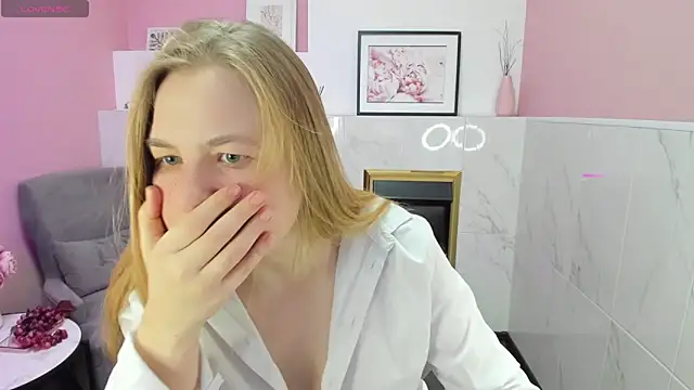 Snapshot of JadeSoft chatting on 19, 2, 2025 JadeSoft online show from 19, 2, 2025