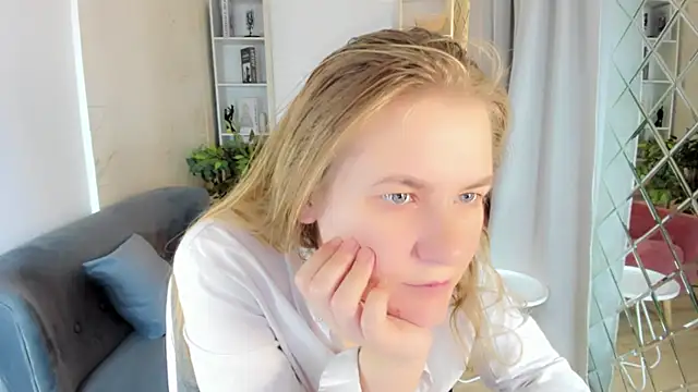 Snapshot of JadeSoft chatting on 21, 9, 2025 JadeSoft online show from 21, 9, 2025