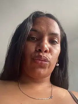Snapshot of ArielleMillerr chatting on 4, 3, 2025 ArielleMillerr online show from 4, 3, 2025