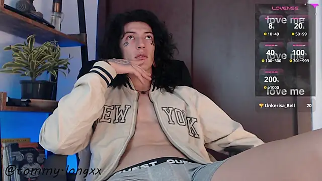 Snapshot of tommylongxx chatting on 15, 9, 2025 tommylongxx online show from 15, 9, 2025