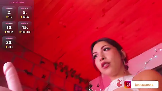 Snapshot of EmmaRusso chatting on 15, 1, 2025 EmmaRusso online show from 15, 1, 2025