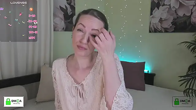 Snapshot of Queenymel chatting on 8, 2, 2026 Queenymel online show from 8, 2, 2026