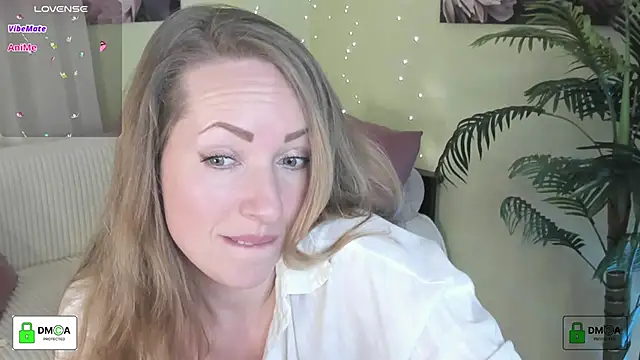 Snapshot of Queenymel chatting on 11, 3, 2026 Queenymel online show from 11, 3, 2026