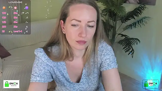 Snapshot of Queenymel chatting on 2, 4, 2026 Queenymel online show from 2, 4, 2026