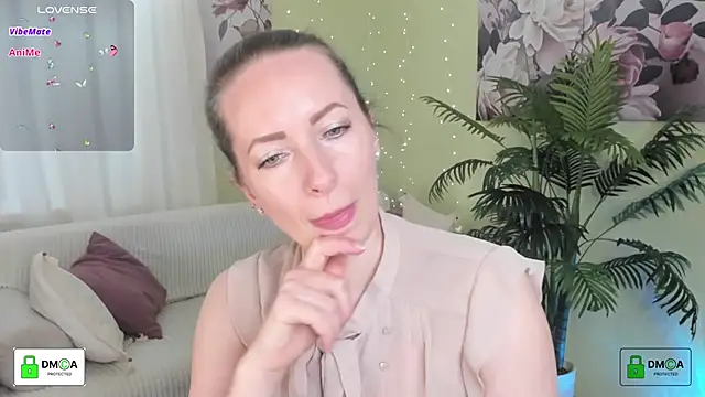 Snapshot of Queenymel chatting on 14, 4, 2026 Queenymel online show from 14, 4, 2026