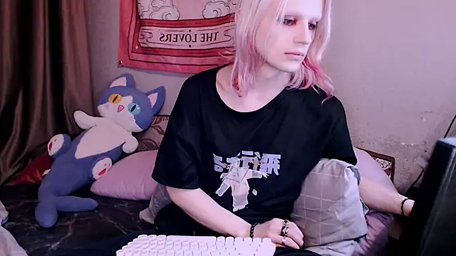 Snapshot of Alien_Bella chatting on 19, 12, 2025 Alien Bella online show from 19, 12, 2025