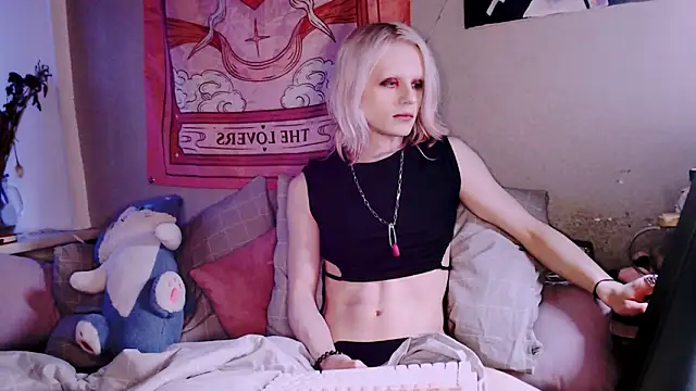 Snapshot of Alien_Bella chatting on 2, 2, 2026 Alien Bella online show from 2, 2, 2026