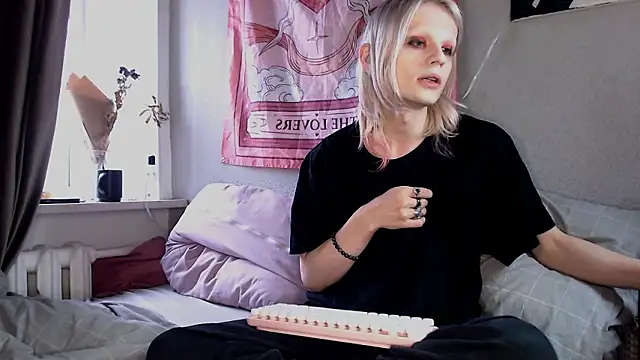 Snapshot of Alien_Bella chatting on 27, 2, 2026 Alien Bella online show from 27, 2, 2026