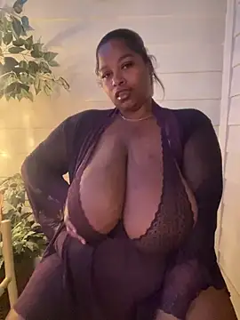 Snapshot of BigFineSelena chatting on 11, 10, 2025 BigFineSelena online show from 11, 10, 2025