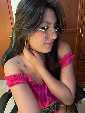 Snapshot of loolla_23 chatting on 12, 3, 2025 loolla 23 online show from 12, 3, 2025