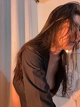 Snapshot of loolla_23 chatting on 2, 10, 2025 loolla 23 online show from 2, 10, 2025