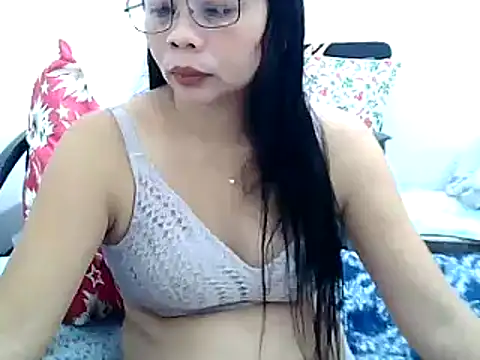 Snapshot of pinay_milfxx chatting on 4, 1, 2025 pinay milfxx online show from 4, 1, 2025