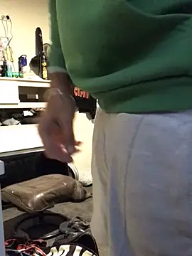 Snapshot of TheTree13 chatting on 15, 4, 2026 TheTree13 online show from 15, 4, 2026