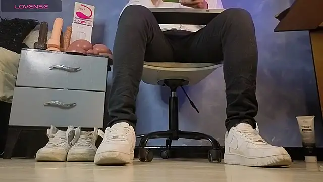 TomLover 12 online show from 4, 3, 2026