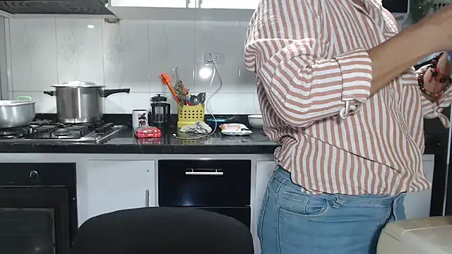 Snapshot of kateleyagrey chatting on 20, 12, 2025 kateleyagrey online show from 20, 12, 2025