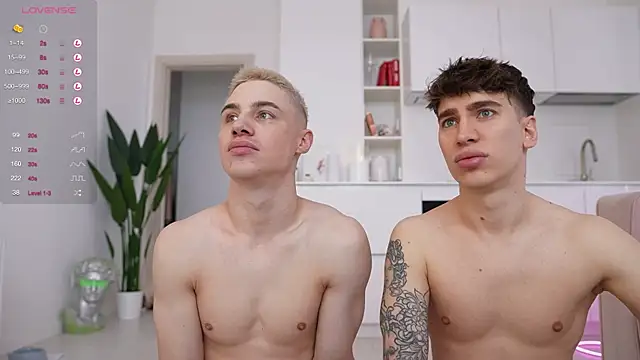 Snapshot of Evan__White_ chatting on 12, 2, 2025 Evan White online show from 12, 2, 2025