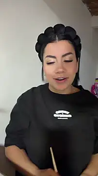 Snapshot of ImjustMia chatting on 6, 5, 2026 ImjustMia online show from 6, 5, 2026