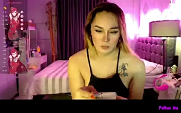 Snapshot of DivaMooree chatting on 13, 11, 2025 DivaMooree online show from 13, 11, 2025